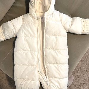 Gap snowsuit